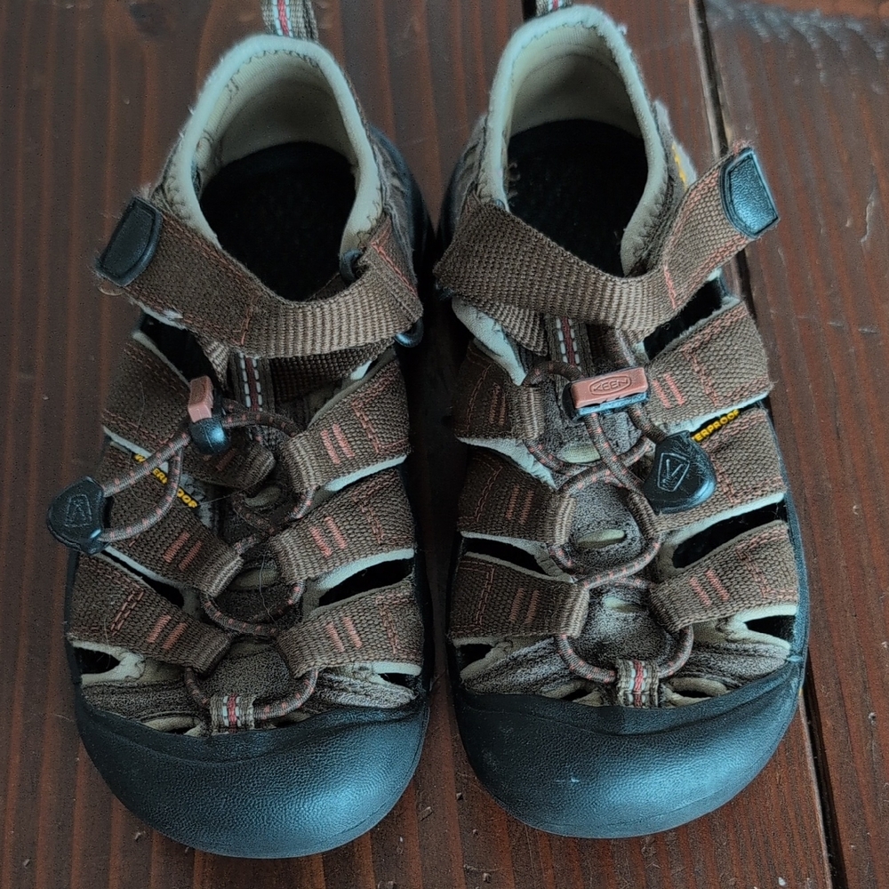 Keen Kids Brown and Black Sandals Size 1Y